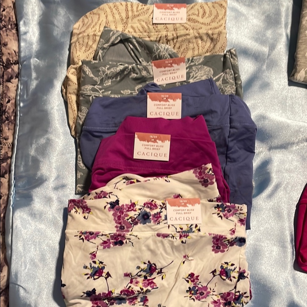 Cacique Floral and Solid Panties Collection 18/20